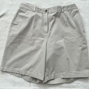 LL Bean Shorts Womens 16 Khaki Classic Fit Curvy Pockets Cotton Casual